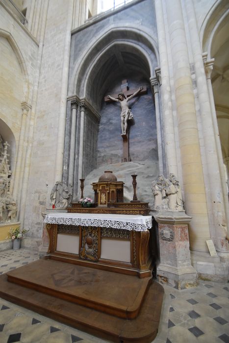 autel du Calvaire, statue : Christ en croix