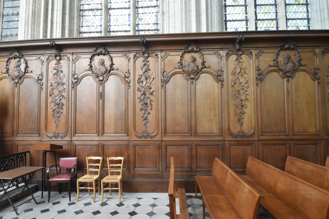 lambris de revêtement (anciens dosserets des stalles)