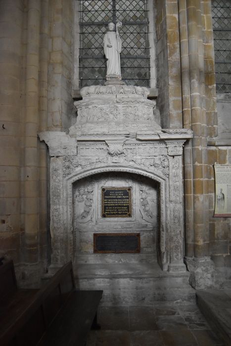 chapelle du Sacré-Coeur : mausolée de Guillaume de Volpiano