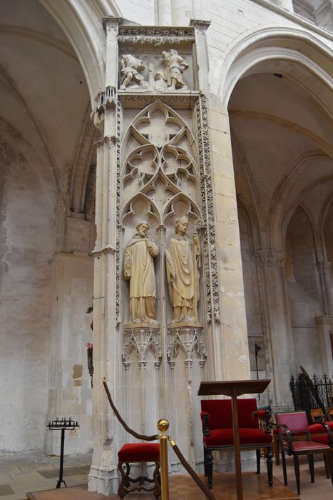 nef, détail e la pile nord ouvrant sur le choeur des moines