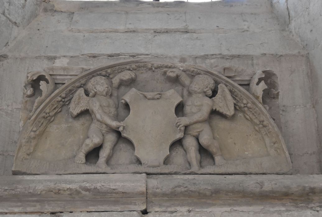 bas-relief (fragment lapidaire)