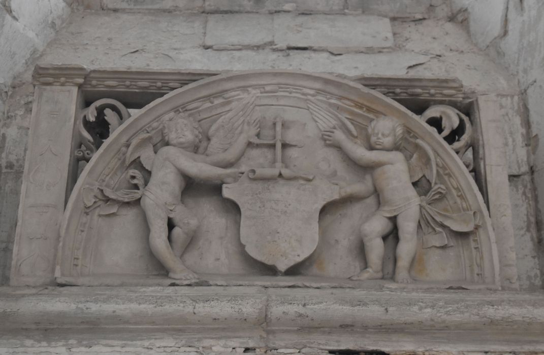 bas-relief (fragment lapidaire)