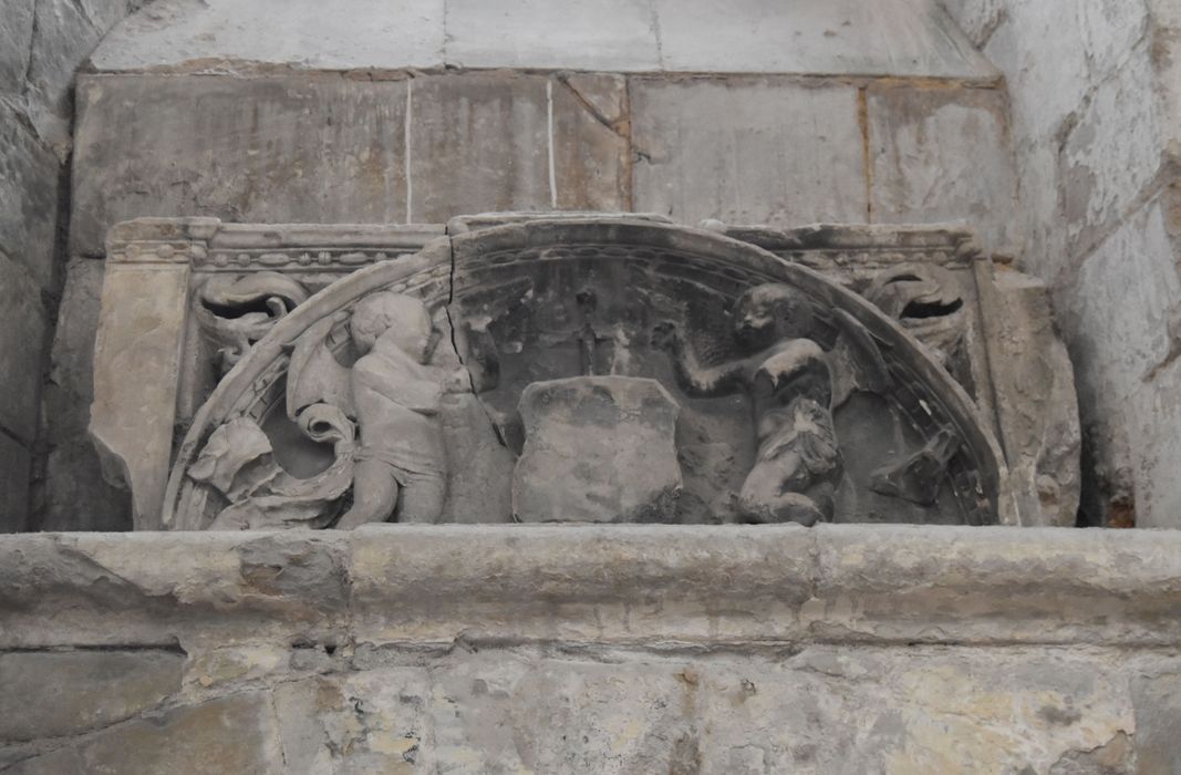 bas-relief (fragment lapidaire)
