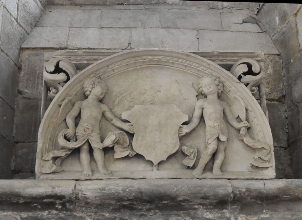 bas-relief (fragment lapidaire)