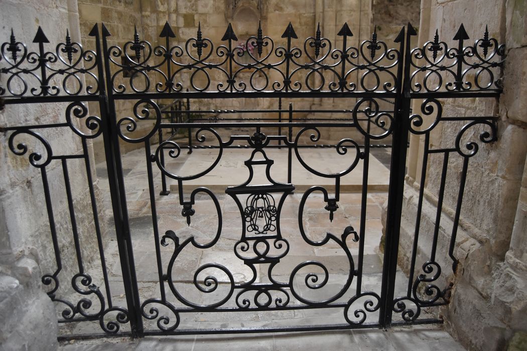 clôture de la chapelle des fonds baptismaux