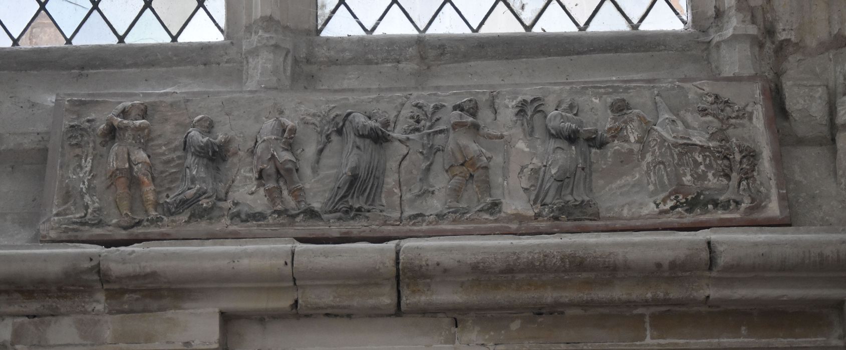 chapelle Saint-Martin, bas-relief surmontant la porte d’accès à la sacristie