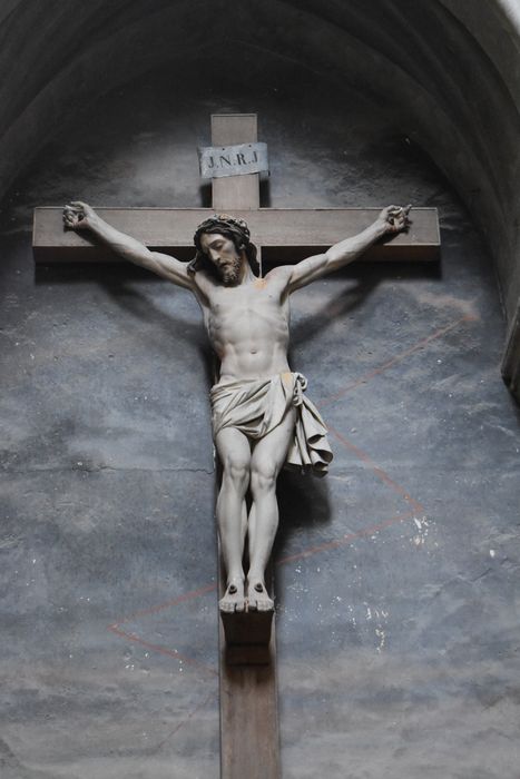statue : Christ en croix