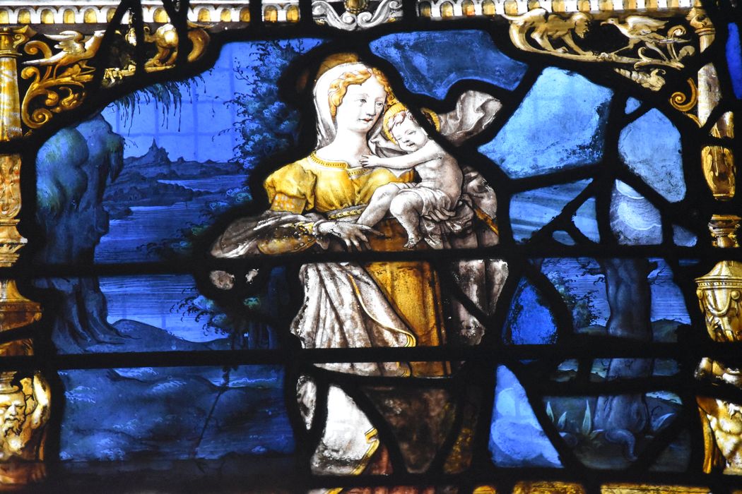 verrière sud de la chapelle des fonts baptismaux (baie 30) : Vierge à l’Enfant