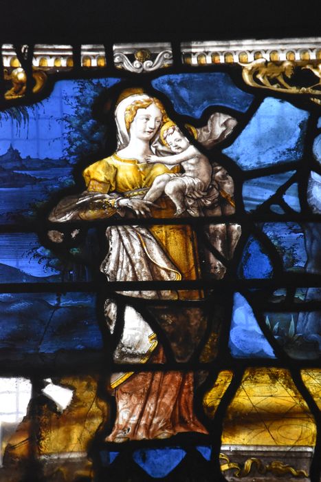 verrière sud de la chapelle des fonts baptismaux (baie 30) : Vierge à l’Enfant