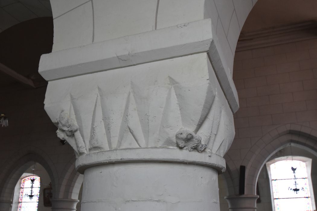 nef, grandes arcades nord, détail d’un chapiteau sculpté