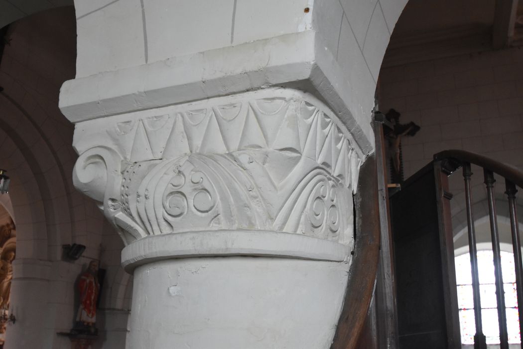 nef, grandes arcades nord, détail d’un chapiteau sculpté