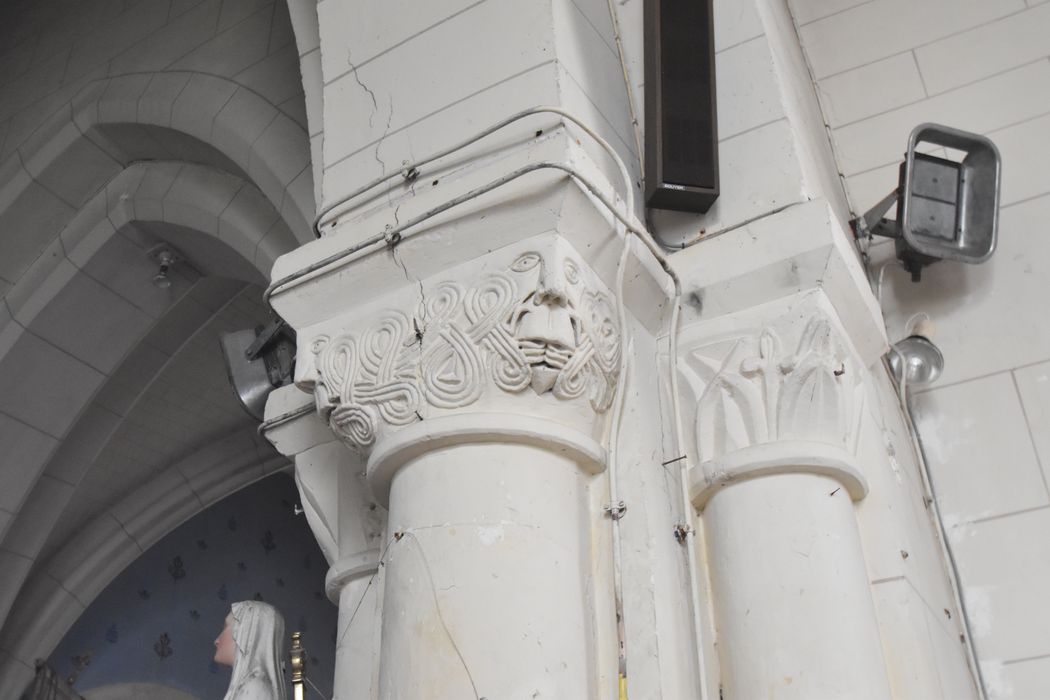 arc triomphal, détail d’un chapiteau sculpté
