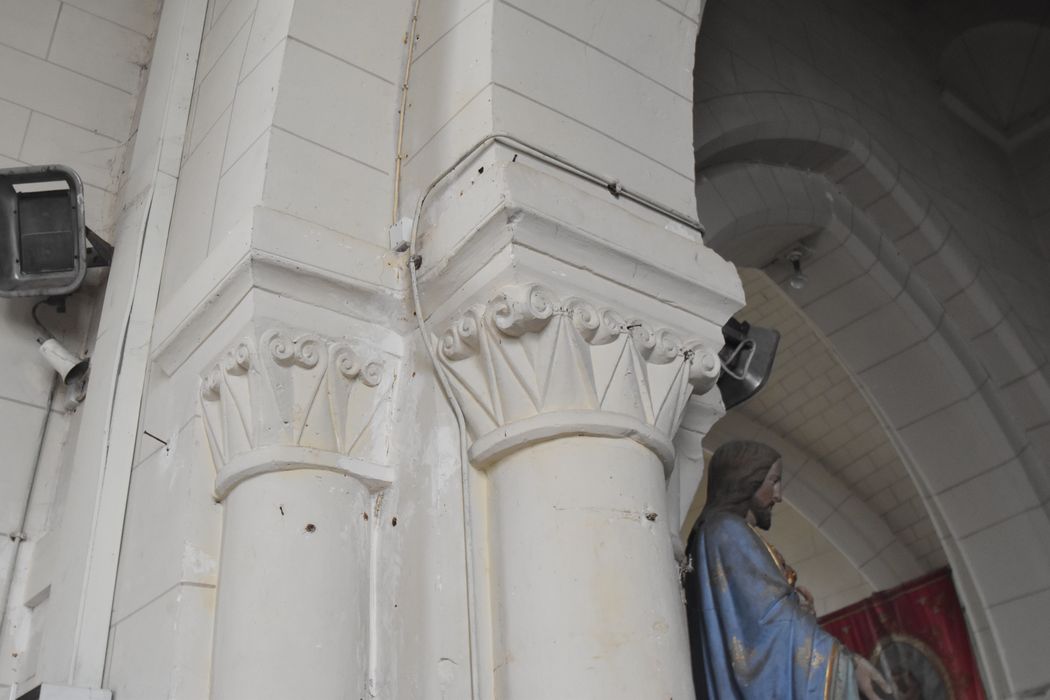 arc triomphal, détail des chapiteaux sculptés