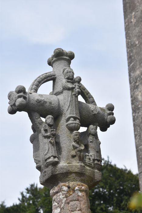 vue partielle de la croix