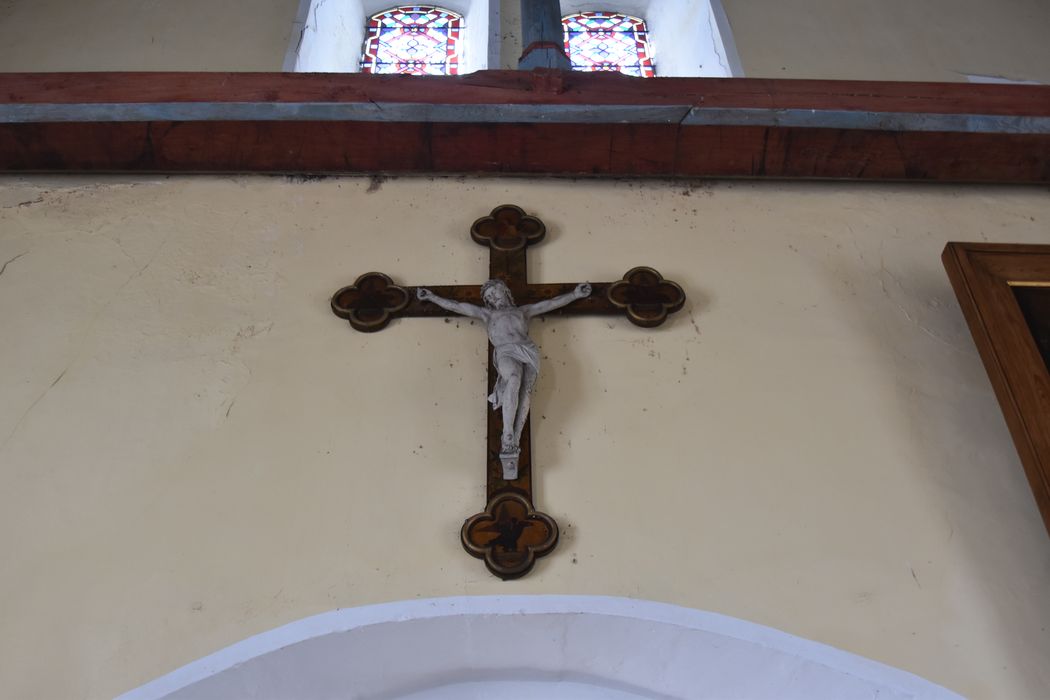 statue : Christ en croix