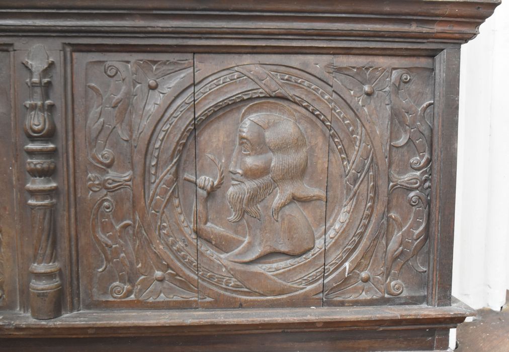 bas-relief : Apôtre n°2