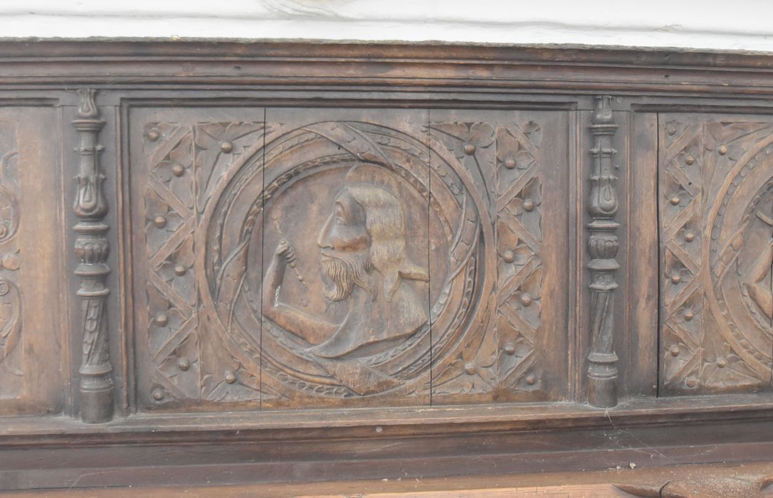 bas-relief : Apôtre n°9