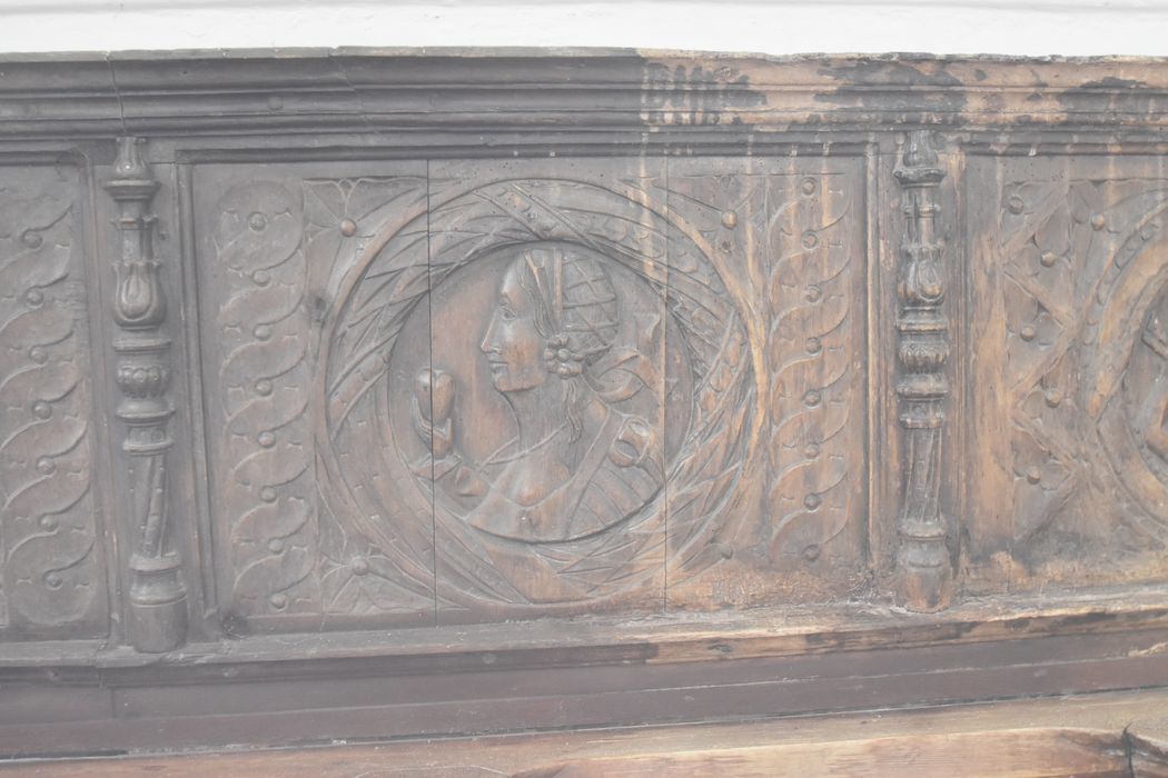 bas-relief : Profil féminin