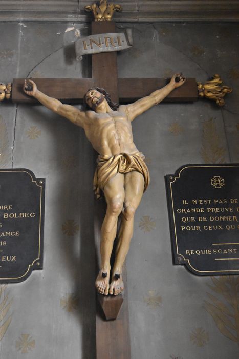 statue : Christ en croix