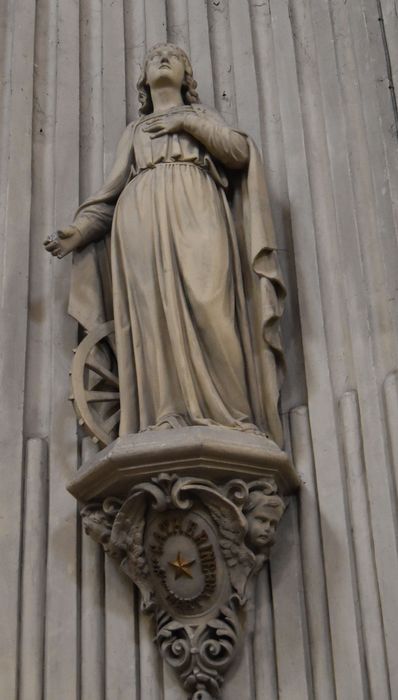 Statue et son socle : Sainte Catherine