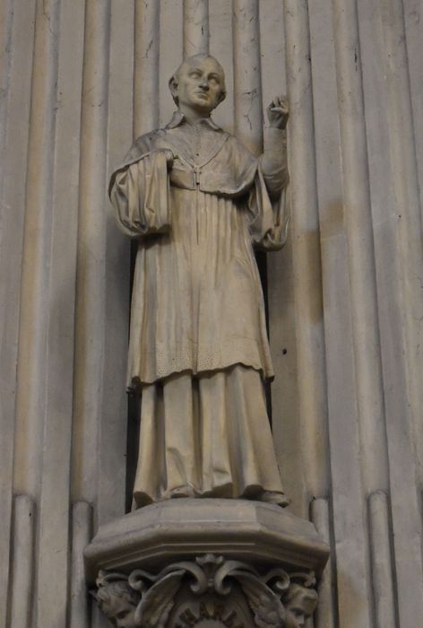 Statue et son socle : Saint Charles Borromée