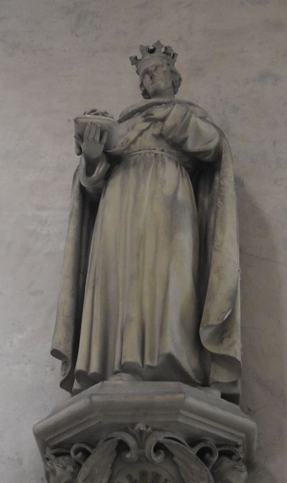 Statue et son socle : Saint Louis