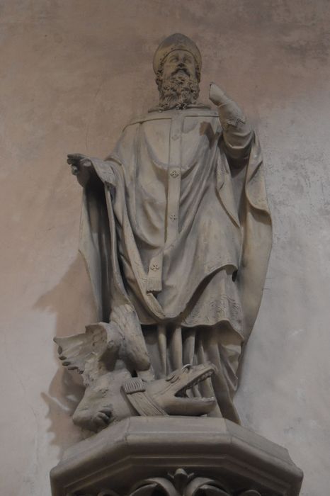 Statue et son socle : Saint Romain