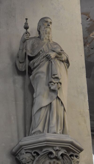 Statue et son socle : Saint Jacques