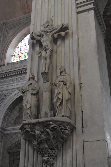 statues (Calvaire) : Christ en croix, saint Jean, Vierge