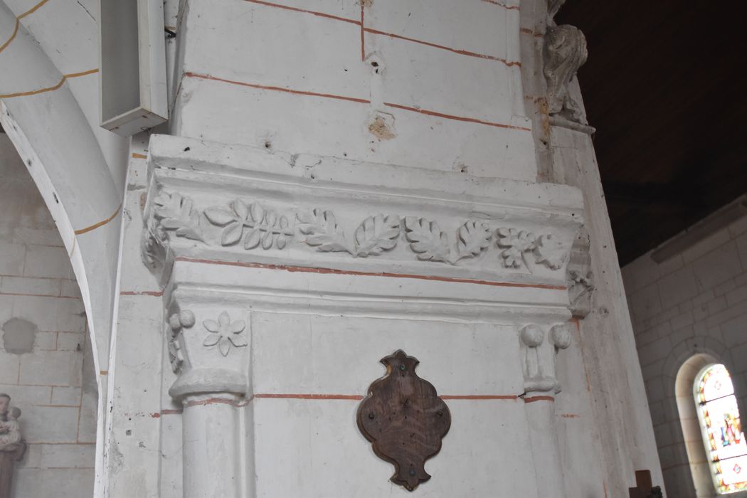 arc triomphal, détail d’un chapiteau sculpté