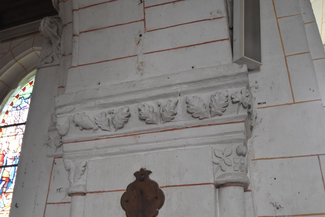 arc triomphal, détail d’un chapiteau sculpté