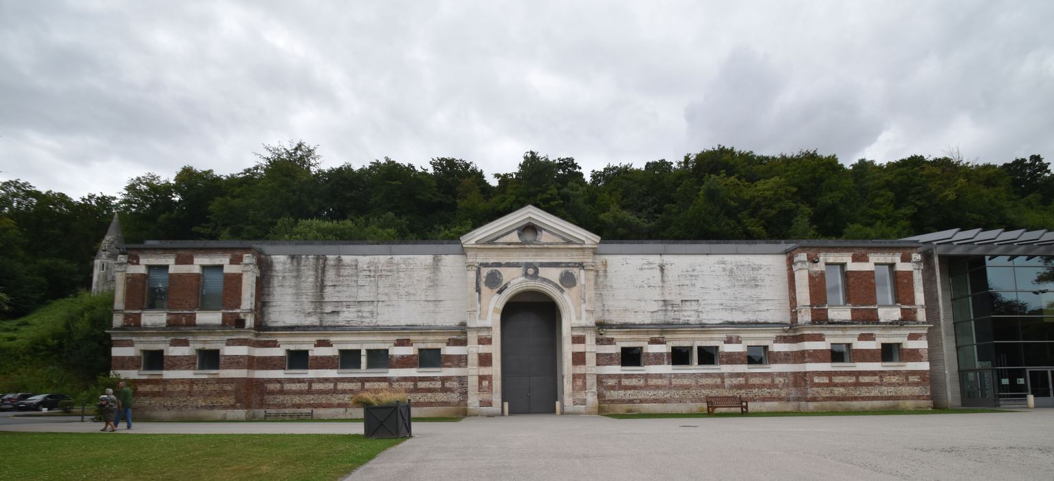anciennes écuries, façade est
