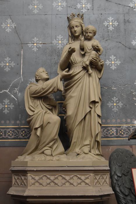 groupe sculpté : Adoration de la Vierge à l’Enfant