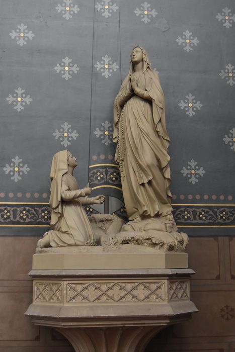 groupe sculpté : Apparition de la Vierge de Lourdes à Bernadette