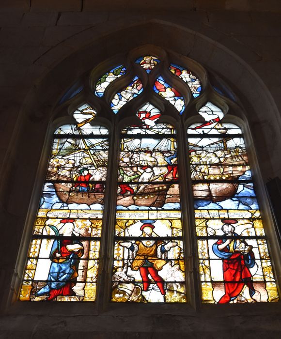 verrière figurée : Combat naval, saint Eustache, saint Jean-Baptiste, sainte Barbe (baie 7)