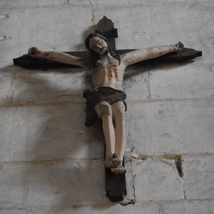 statue : Christ en croix