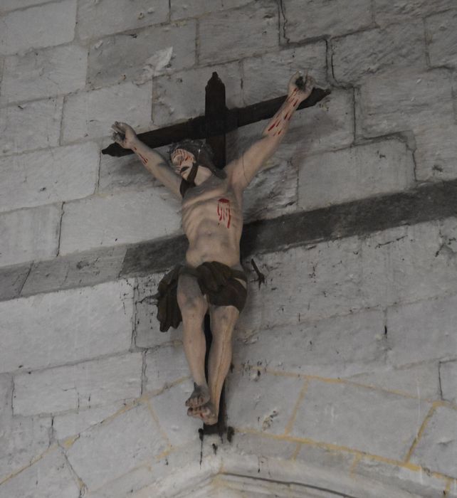statue : Christ en croix