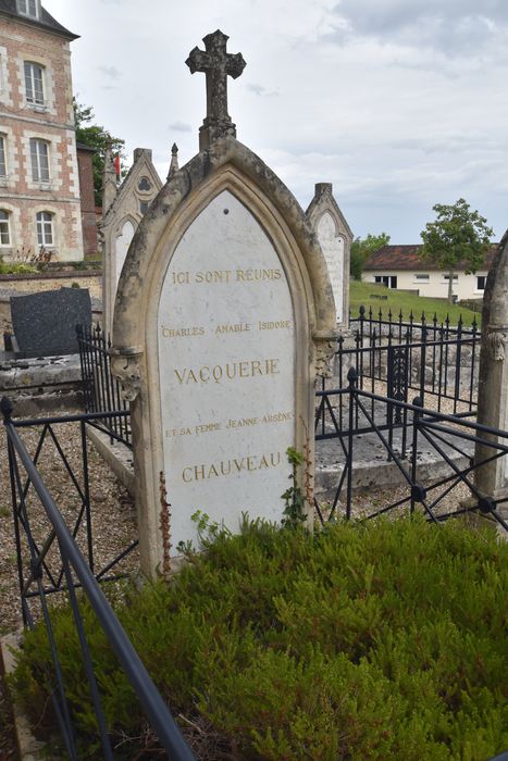 sépulture de Charles Amable Isidore Vacquerie et Jeanne Arsène Chauveau
