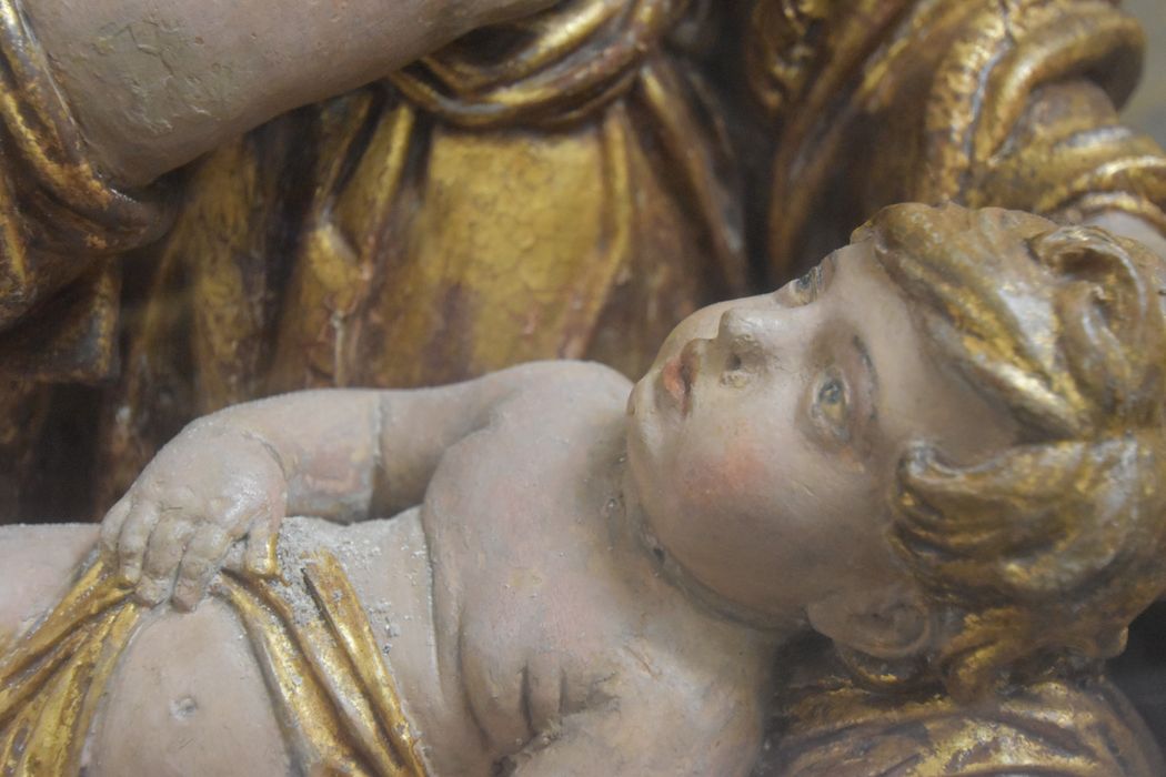 statue (buste) : Vierge à l’Enfant allaitante, détail