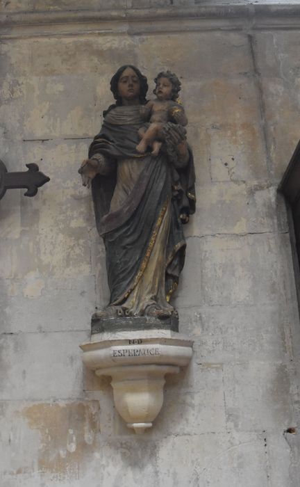 statue : Vierge à l’Enfant