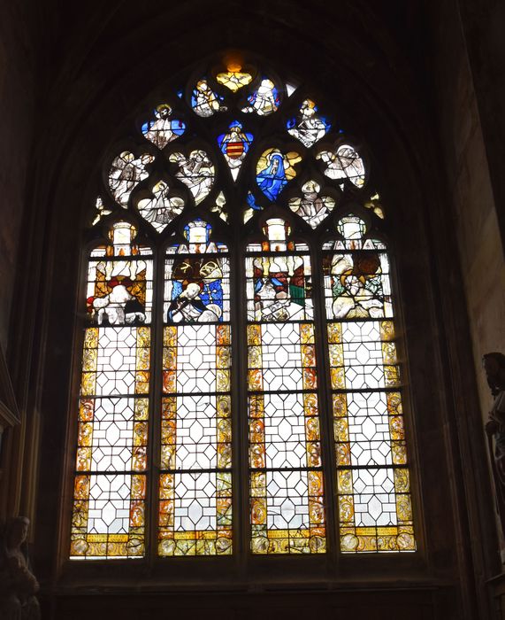 verrière fragmentaire de la chapelle du Saint-Esprit : Trinité, Apparition du Christ à Pierre, Christ sortant du tombeau, saint Jean-Baptiste
