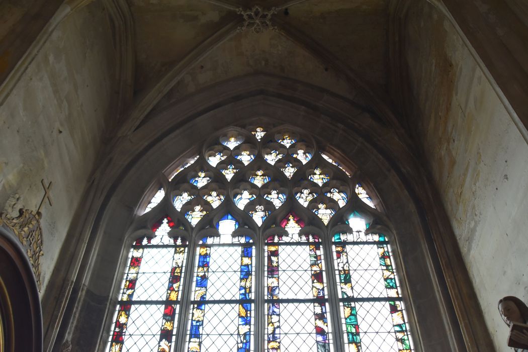 verrière fragmentaire de la chapelle Saint-Jean-Baptiste : Trinté et anges