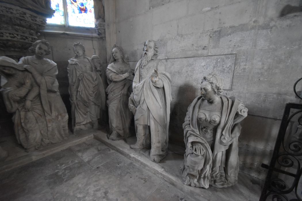 groupe sculpté : Mise au tombeau (la), vue partielle