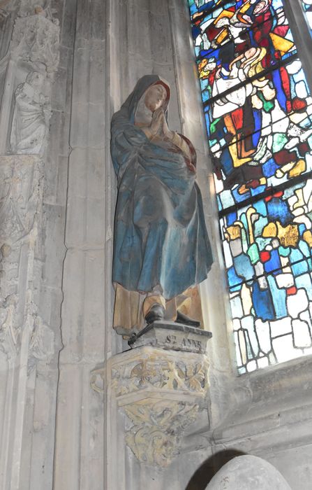 statue : Vierge de calvaire désignée comme sainte Anne
