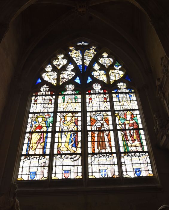 verrière de la chapelle Saint-Pierre : Scènes de la vie de la Vierge, saints Wandrille, Romain, Philibert, Wulfran