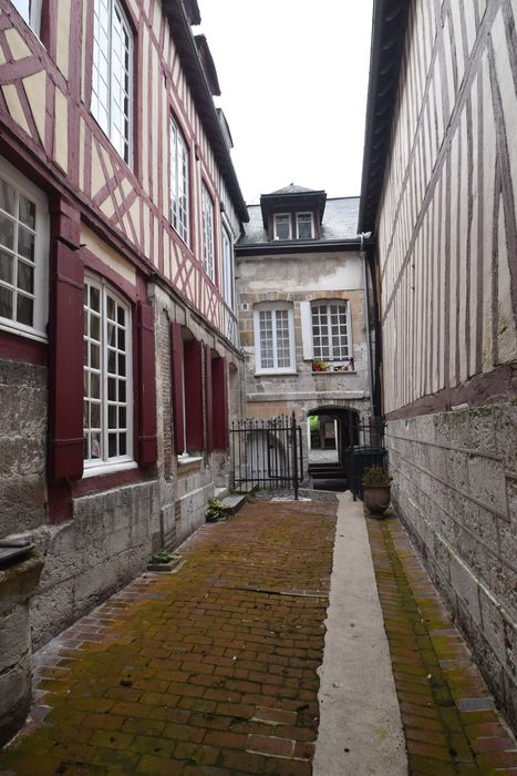 façades sur la cour intérieure du n°14