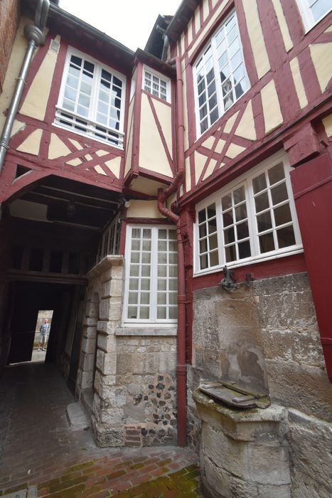 façades sur la cour intérieure du n°14