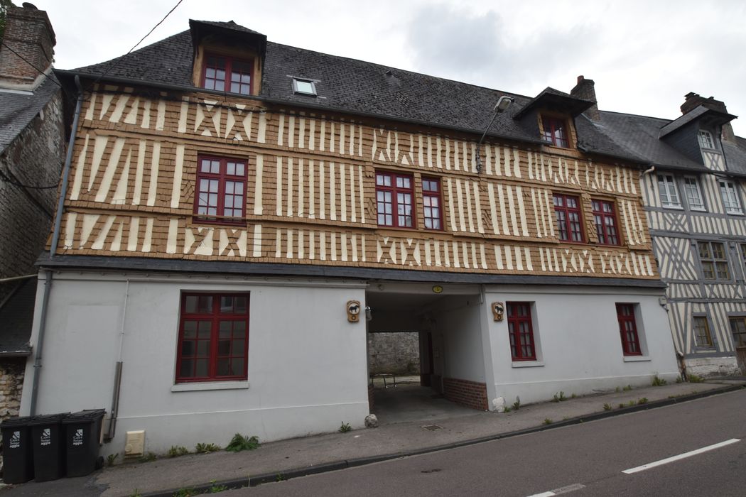 façade est sur rue