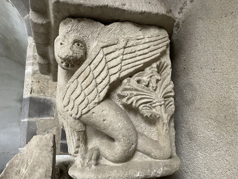chapiteau n°1 : Deux dragons