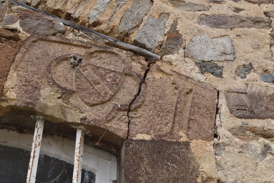 façade est, baie au rez-de-chaussée, détail